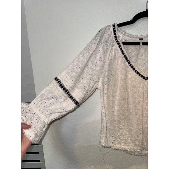 EUC Free People Eyelet Boho Blouse White XS - Picture 6 of 9